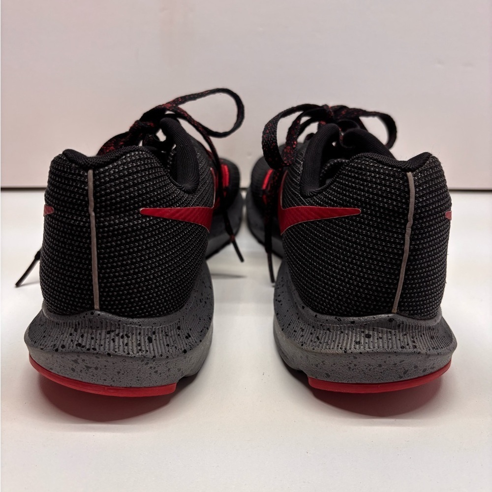 NIKE Run Swift Men's Running Shoes Size 7.5 Black/Red CK6691-001 - Picture 5 of 11